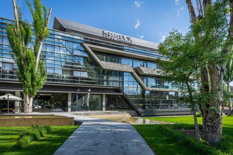 هتل مسیر ۵۳ ایروان / Messier 53 Hotel Yerevan