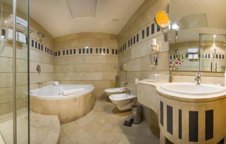 اتاق هتل سیتی سیزن مسقط /  City Seasons Hotel and Suites Muscat