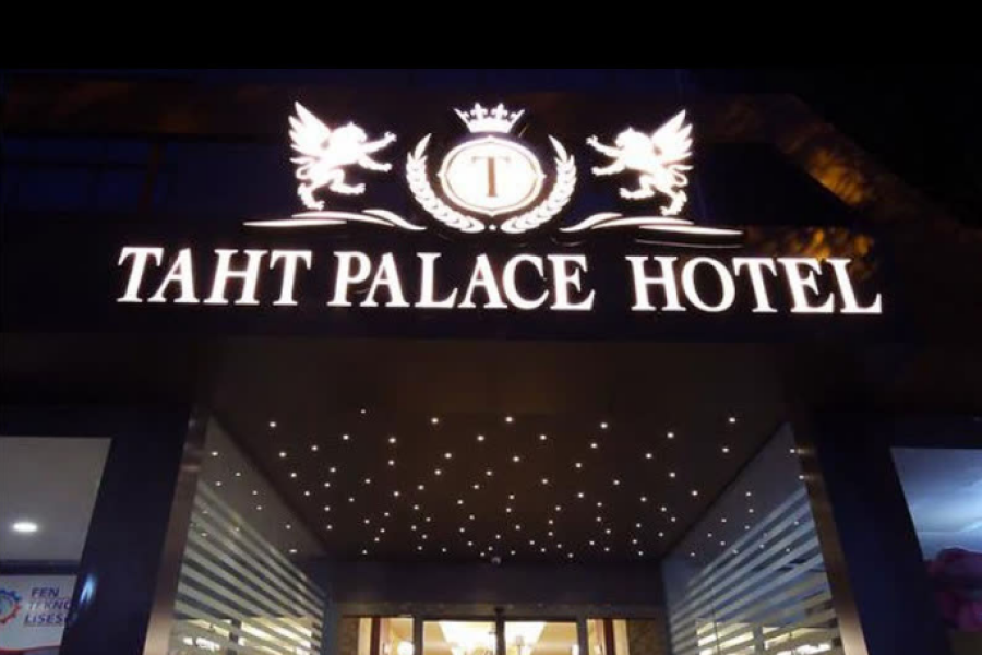 هتل تاحت پالاس وان/taht palac hotel van
