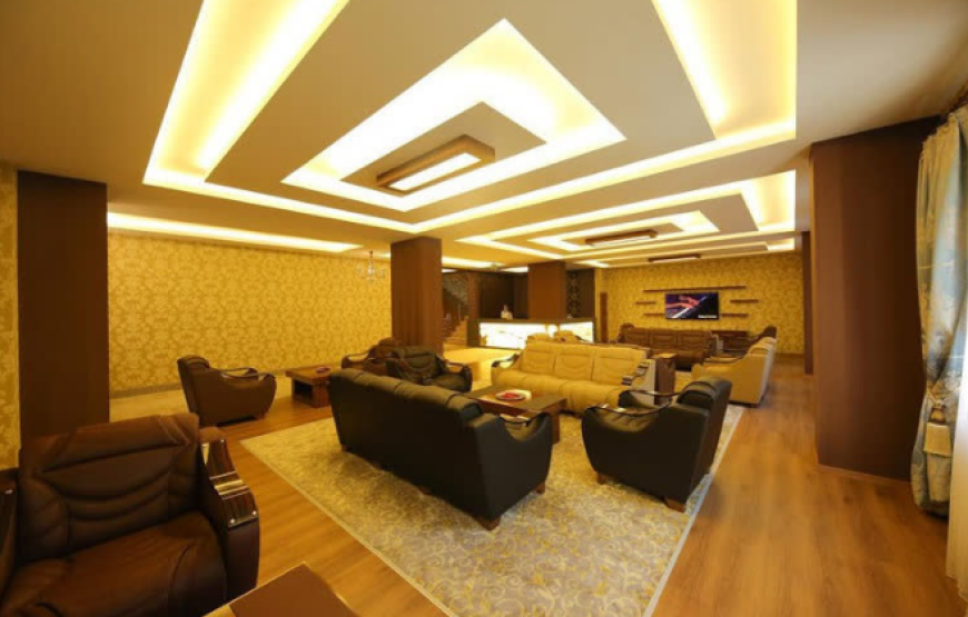 هتل تاحت پالاس وان/taht palac hotel van