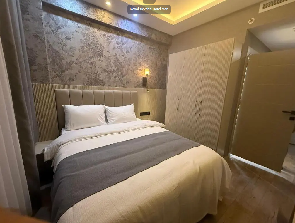 هتل رویال سونز وان/royal sevens hotel van